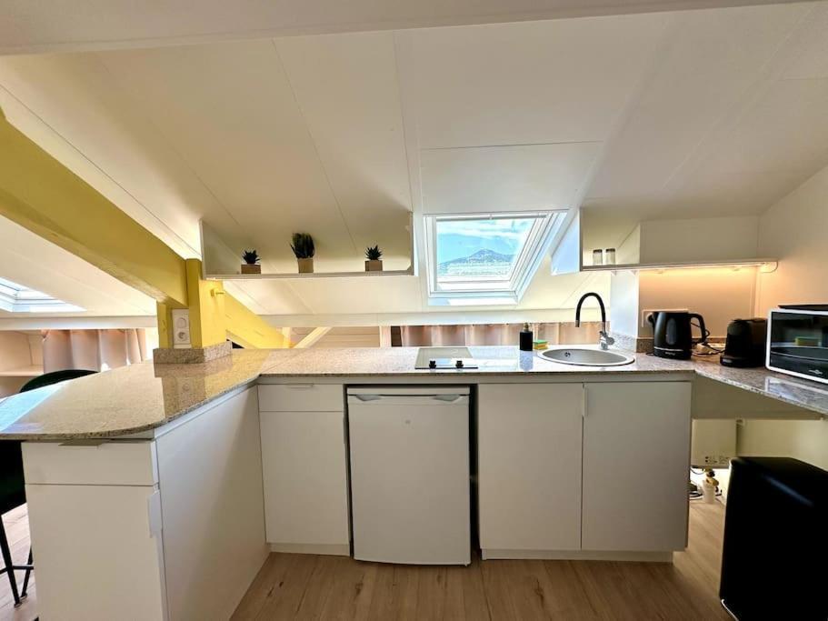 Joli Studio, Idealement Situe, Tres Proche Gare Nizza